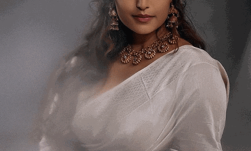 Reba Monica Johns Dress Will Make Your Jaw Drop