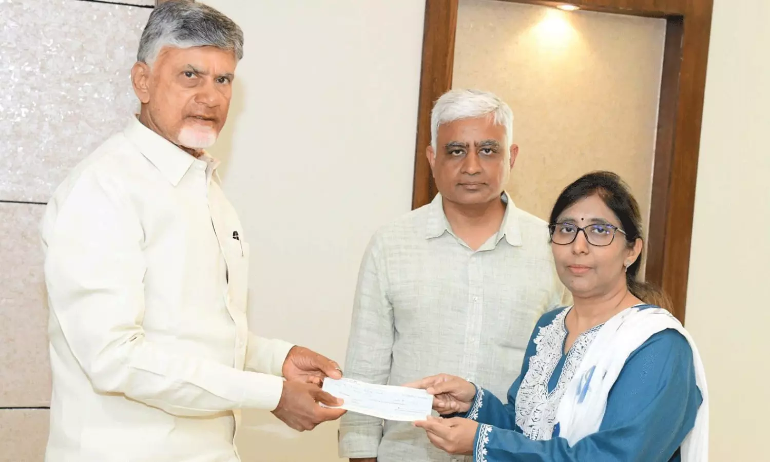 వైఎస్ సునీత...సీబీఎన్ అపాయింట్మెంట్ 10 లక్షలా ?