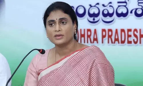 ఆ నీచులెవరో తేల్చండి.. షర్మిల సంచలన వ్యాఖ్యలు!