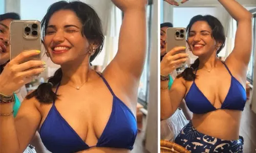 పిక్ టాక్‌ : రుహానీ మిర్రర్‌ బికినీ సెల్ఫీ
