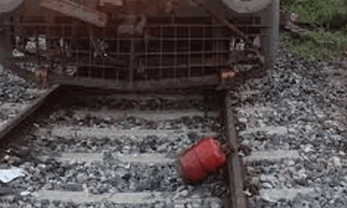 బయటపడ్డ విద్రోహ చర్య.. తప్పిన భారీ ప్రమాదం