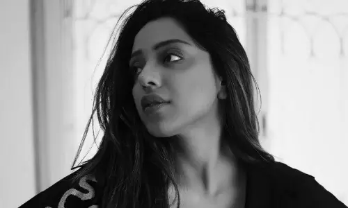 పిక్‌టాక్‌ : బ్లాక్‌ అండ్‌ వైట్‌ లో టైగర్‌ బ్యూటీ మెరుపులు