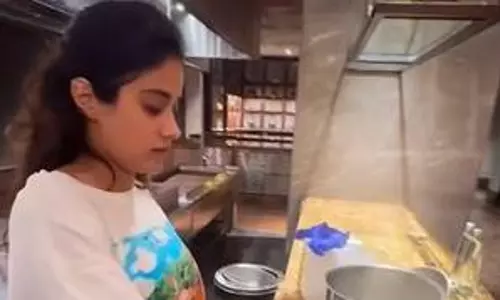 జాన్వీ  ఇంట రొయ్య‌ల ఘుమ ఘుమ‌లు!