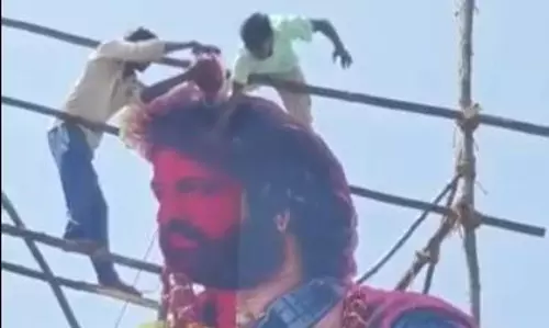 వైరల్‌ వీడియో : ఎన్టీఆర్‌ కి రక్తాభిషేకం