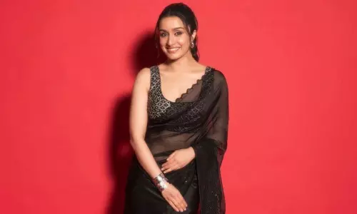 బ్లాక్ చీర కట్టులో నీ అందానికి సాహో