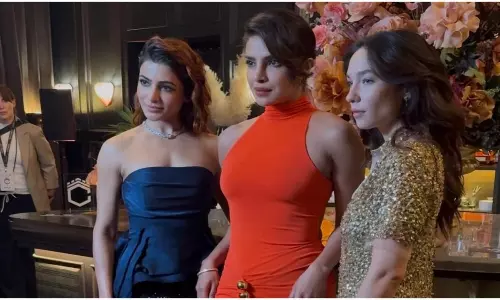 ఇటు సామ్ అటు డి ఏంజెలిస్ మ‌ధ్య‌లో ఓ మెరుపు!