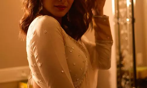 Mrunal Thakur Rocks This Elegant Ensemble