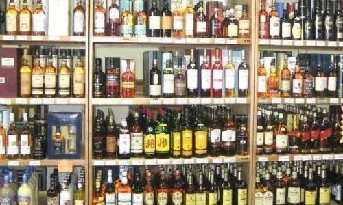 వైసీపీ లిక్కర్ కి ఒక్క ఆర్డినెన్స్ తో చెక్