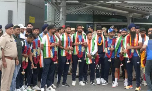 మాకంటే చాయ్ వాలాతోనే సెల్ఫీలు.. భారత హాకీ ప్లేయర్ ఆవేదన