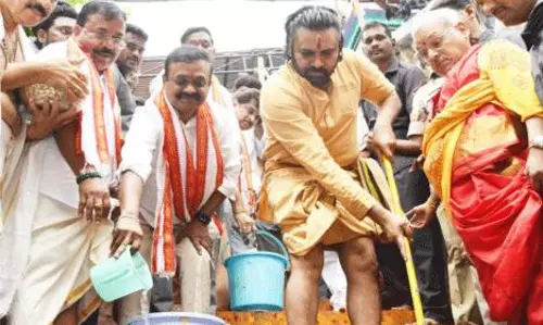 పవన్ వీర హిందూత్వ...టీడీపీని కలవరపెడుతోందా ?