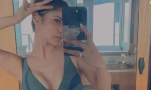 పిక్ టాక్ : అందాల రాక్షసి బికినీ షో