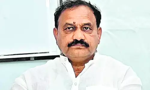 ఆ కుర్చీని మాత్రం వదిలేది లేదట !