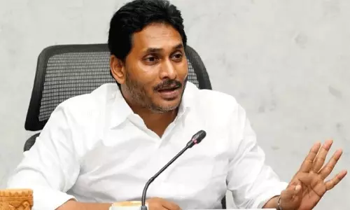 ఫర్నిచర్ సరెండర్ చేసిన జగన్