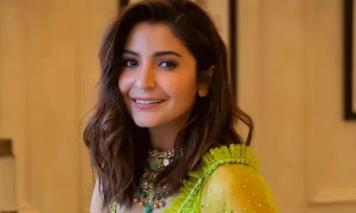 అనుష్క‌ను ప్రేమించిన కుర్ర‌హీరో?
