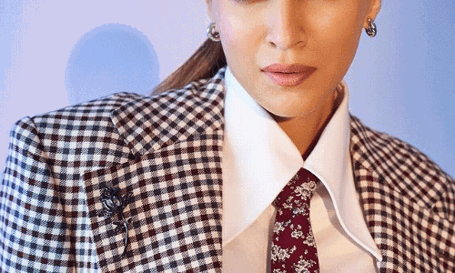 Kriti Sanons Look is Pure Fashion Perfection