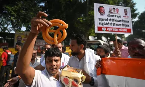 గంట తేడాలో 24 అక్బర్ రోడ్ లో సీన్ మొత్తం మారింది