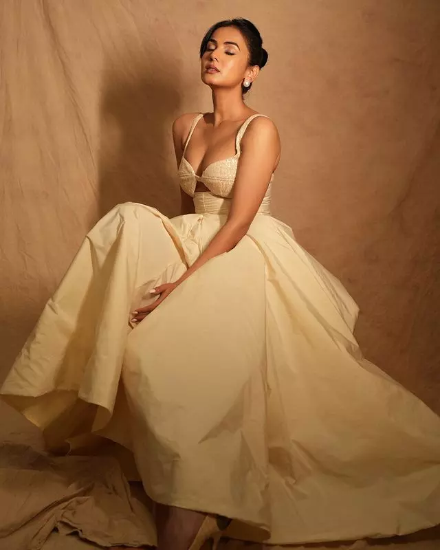 Sonal Chauhans Unique Style is A Fashion Inspiration Sonal Chauhans Unique Style is A Fashion Inspiration