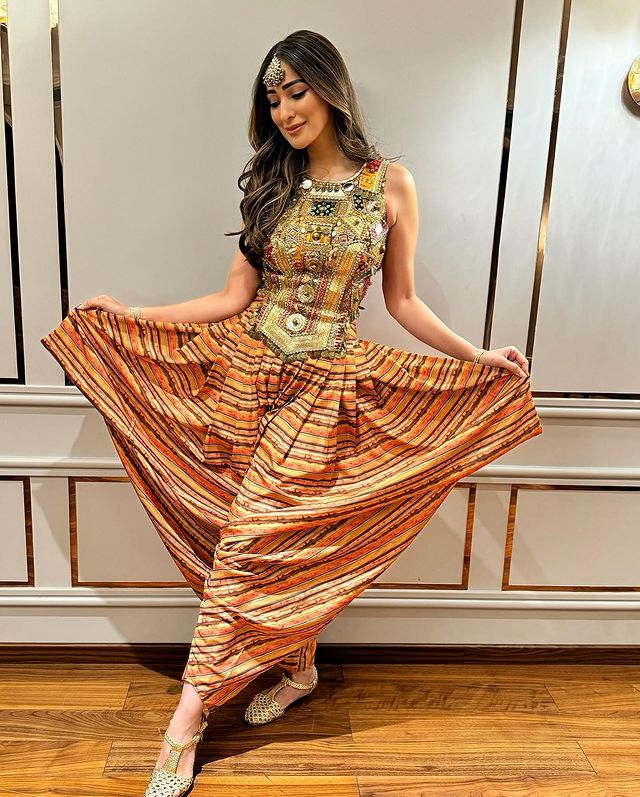 Lakshmi Rais Fashion Journey in Festive Colours Lakshmi Rais Fashion Journey in Festive Colours