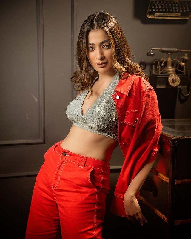 Lakshmi Rais Fashion Journey in Festive Colours Lakshmi Rais Fashion Journey in Festive Colours