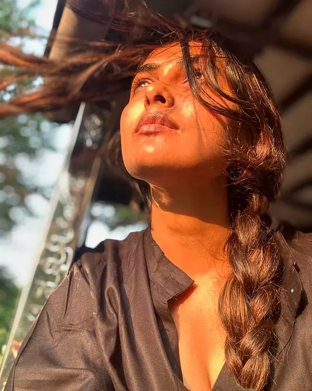 Here is the Glamorous Look of Divi Vadthya Here is the Glamorous Look of Divi Vadthya