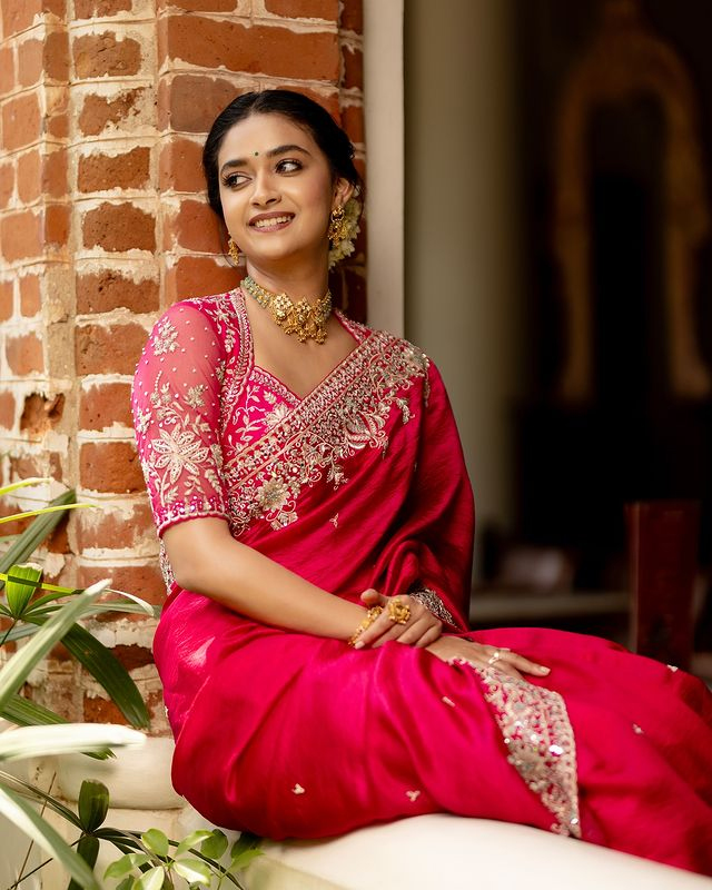 Keerthy Sureshs Looks Beautiful in THIS Saree