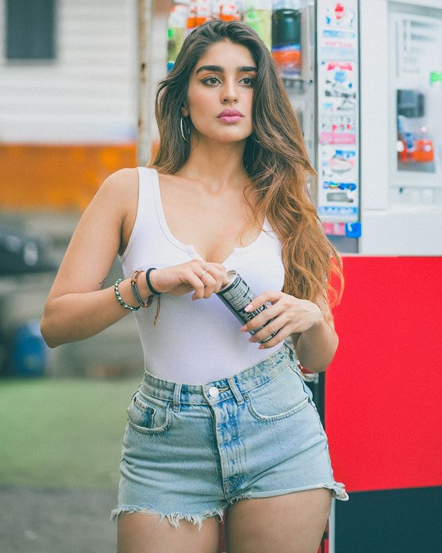 Yukti Thareja Cute Stills That are Unmissable