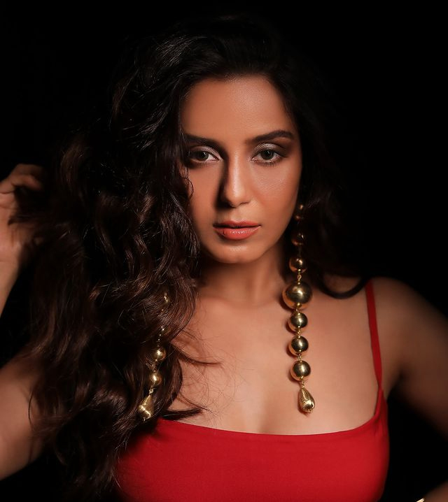 Srishty Rodes Lovely Instagram Photos