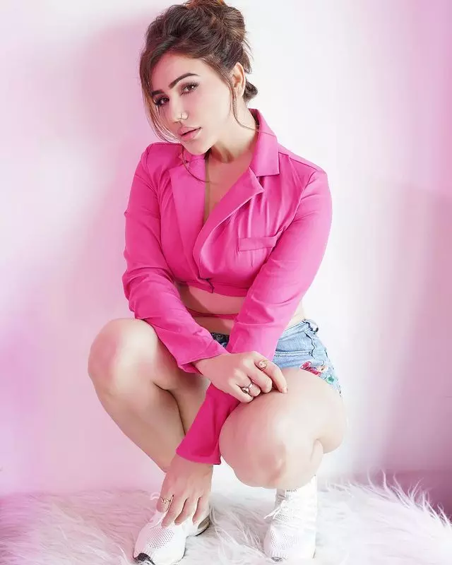 Kangna Sharma: Amaze Chic Trailblazer Kangna Sharma: Amaze Chic Trailblazer