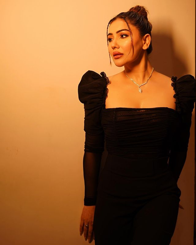 Kangna Sharma:  Amaze Chic Trailblazer