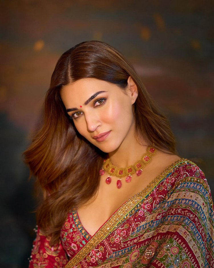 Kriti Sanons Glamorous Photo Diary Kriti Sanons Glamorous Photo Diary