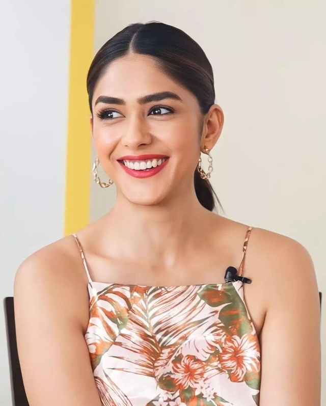 Mrunal Thakurs Ravishing Instagram Snaps Mrunal Thakurs Ravishing Instagram Snaps