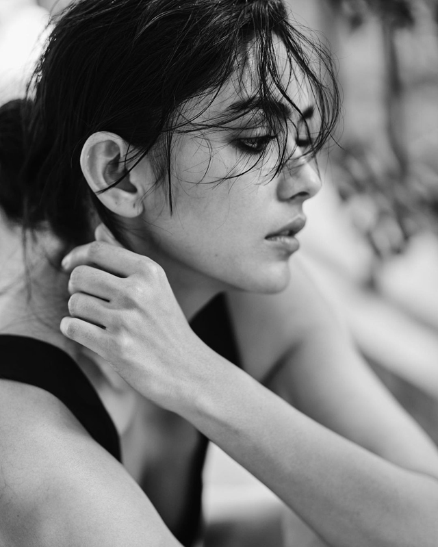 Mrunal Thakurs Ravishing Instagram Snaps Mrunal Thakurs Ravishing Instagram Snaps