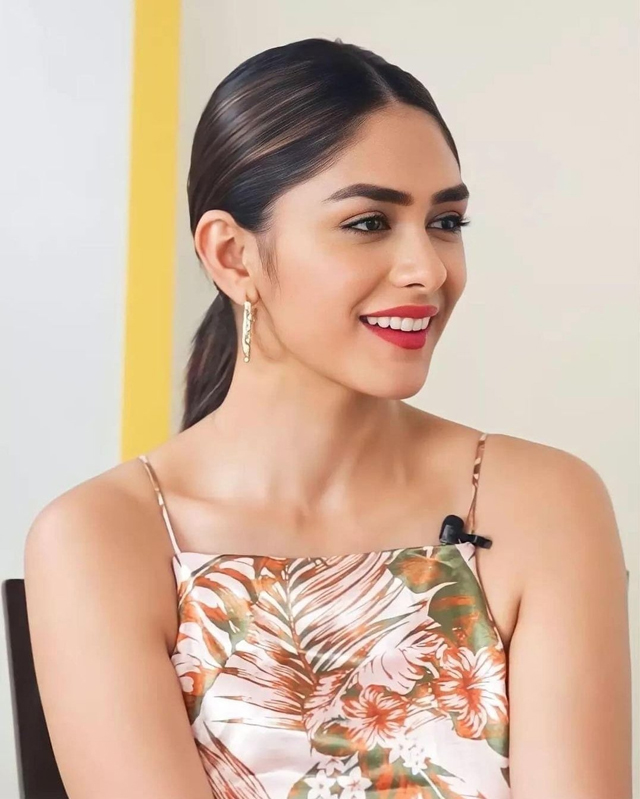 Mrunal Thakurs Ravishing Instagram Snaps
