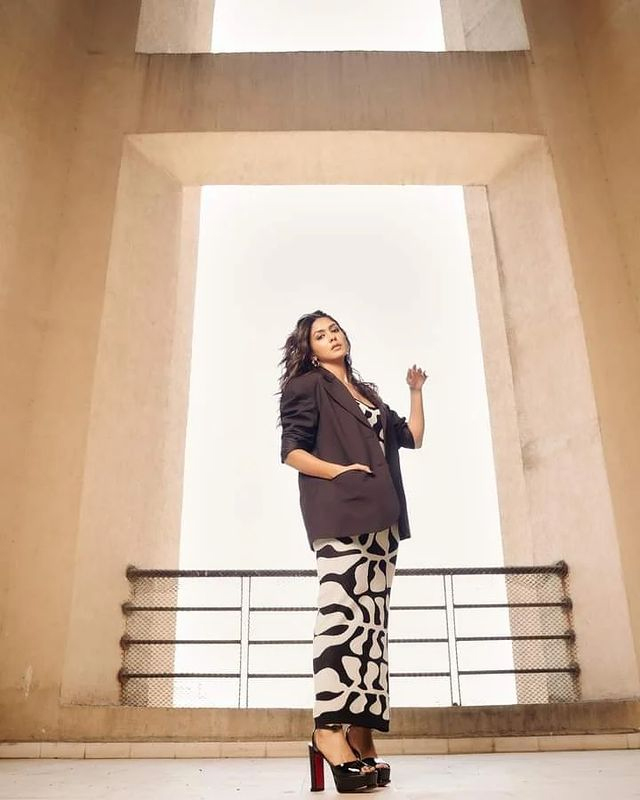 Mrunal Thakurs Ravishing Instagram Snaps