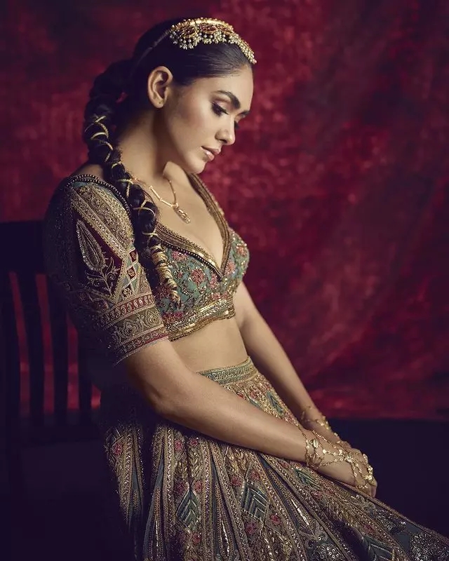 Mrunal Thakurs Ravishing Instagram Snaps
