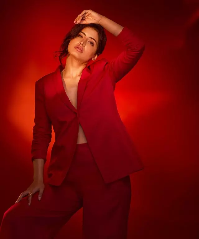 Vinali Bhatnagar Steal Spotlight with Unmissable Pics Vinali Bhatnagar Steal Spotlight with Unmissable Pics