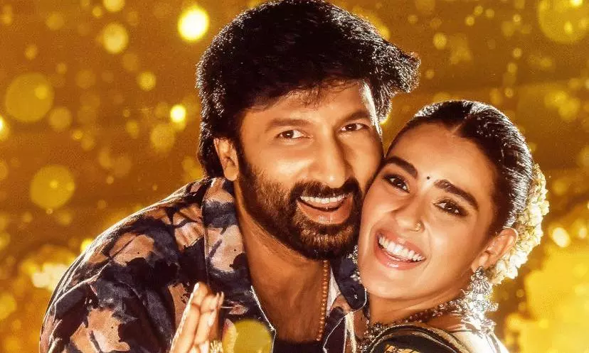 విశ్వం నుంచి మాస్‌ ట్రీట్.. కావ్య హై గ్లామర్ డోస్