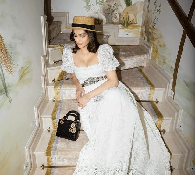 Sonam Kapoor Blistering In Black!