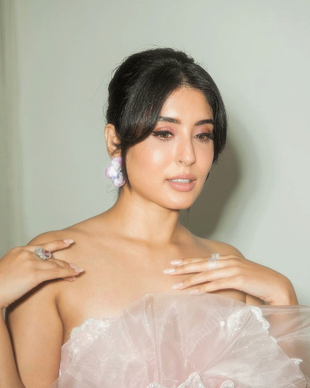 Cutesy Chic! Kritika Kamras Dreamy Dress Delight!