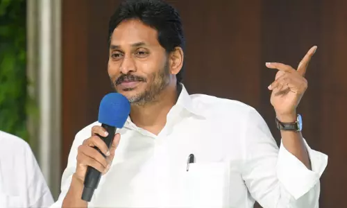 రెడ్ బుక్ మాటకు సరైన కౌంటర్ ఇచ్చిన జగన్.. ఆచరణ మాటేంటి? రెడ్ బుక్ మాటకు సరైన కౌంటర్ ఇచ్చిన జగన్.. ఆచరణ మాటేంటి?