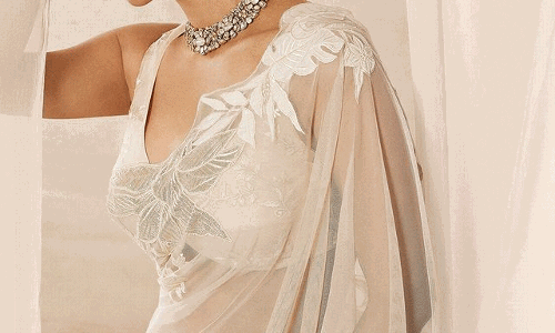 Mouni Roy�s Saree is perfect for festive season