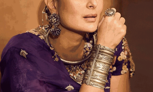 Kareena Kapoors Royal Dussehra Look in Purple Lehenga Impresses Fans