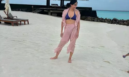 Sonam Kapoors Look Will Leave You in Awe of Her Fashion Sense