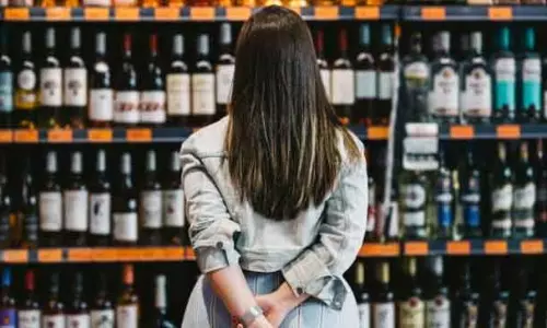 మహరాణులకూ మద్యం దుకాణాలు.. విశాఖలో అత్యధికం