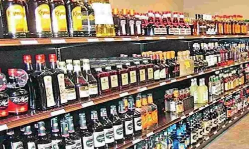 ఆంధ్ర లిక్కర్ వ్యాపారంలోకి తెలంగాణ వాసులు.. అదృష్టం అంటే వీరిదే..