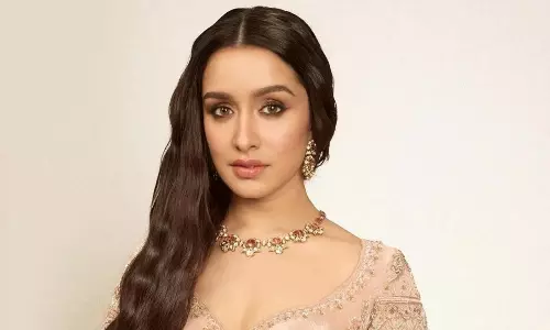 లెహంగాలో లేలేత బ్యూటీలా క‌పూర్ అందం!