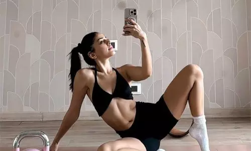 హీటెక్కించేలా ఆ బ్యూటీ హాట్ సెల్పీ!