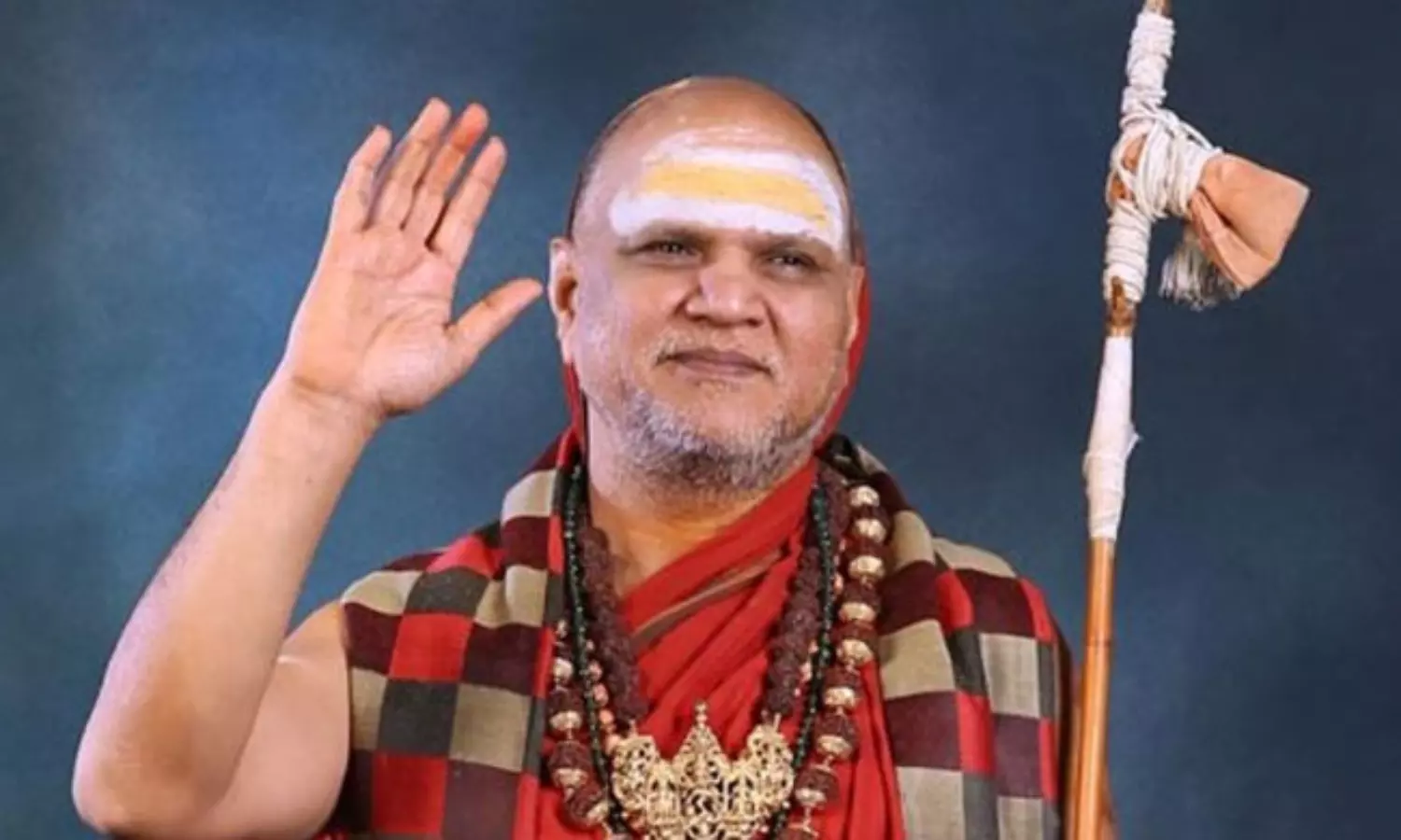 విశాఖ పీఠానికి సెలవంటూ స్వామి ...?