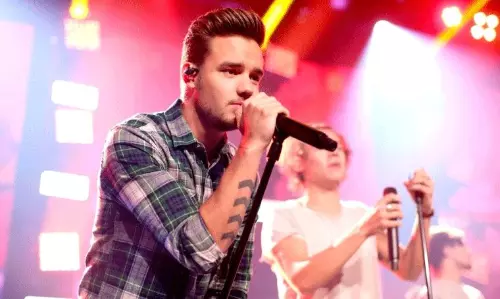 మూడ‌వ అంత‌స్తు నుంచి జారి ప‌డి పాప్ సింగ‌ర్ మృతి!