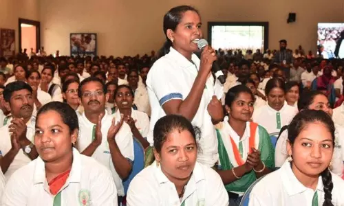 వాలంటీర్ల‌కు మ‌ళ్లీ ఎదురు చూపులేనా..?